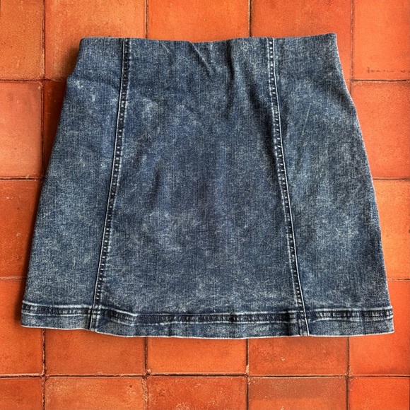 Sz S Garage Blue Acid Wash Pull-On Denim Mini Skirt GUC - Picture 4 of 4